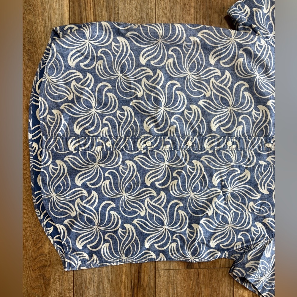 American Eagle Seriously Soft blue short-sleeve button-down shirt - Picture 4 of 13